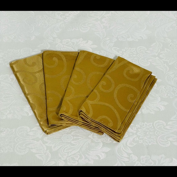 Gold Napkins. These are thick and are 20” x 20”. Like New. Lot of 4. - Picture 2 of 2